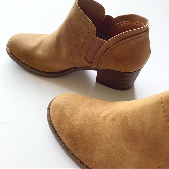 Distressed tan block heel booties - Picture 4 of 7